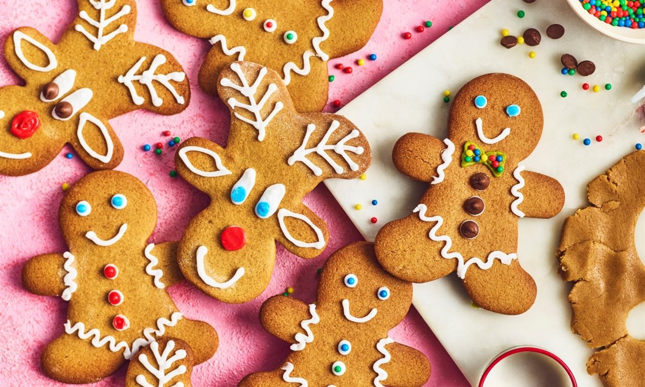 Biscuits de pain d'épices à l'emporte-pièce